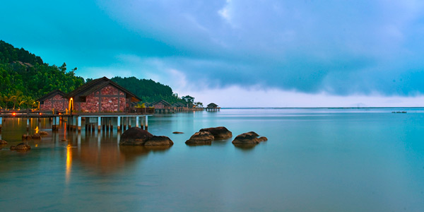 Bangalô sob palafitas. Vista esplendorosa para a Lagoa Tam Giang