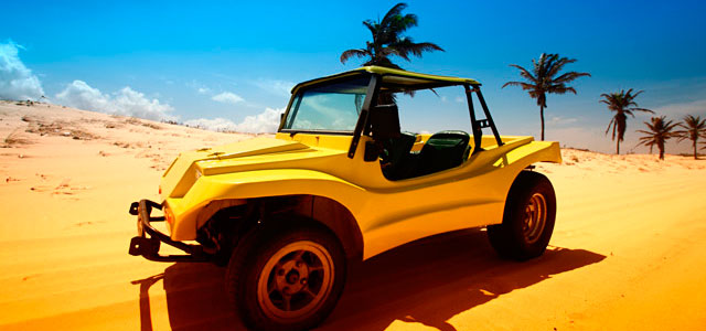 Passeio de buggy para desbravar as dunas de Cumbuco