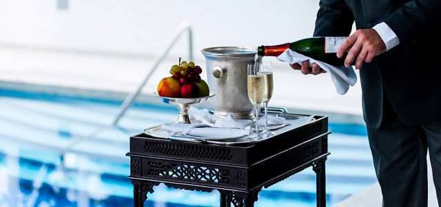 Champagne para os hospedes enquanto o hotel torna a estadia perfeita!