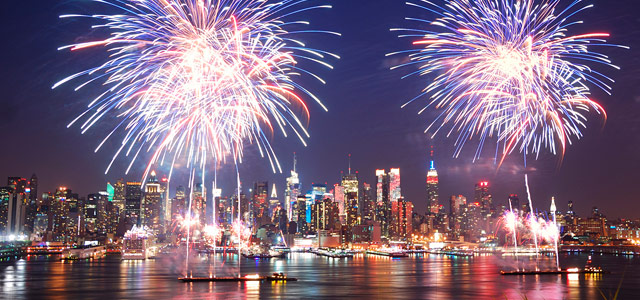 Vista de Nova York, durante explosão de fogos famosa no Reveillon