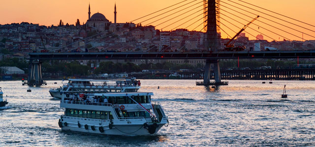 Estreito de Bósforo, em Istambul, Divide os Continentes Europeu e Asiático  | Zarpo Mag