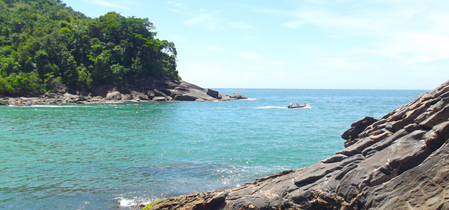 Praia do Meio, na Vila de Trindade