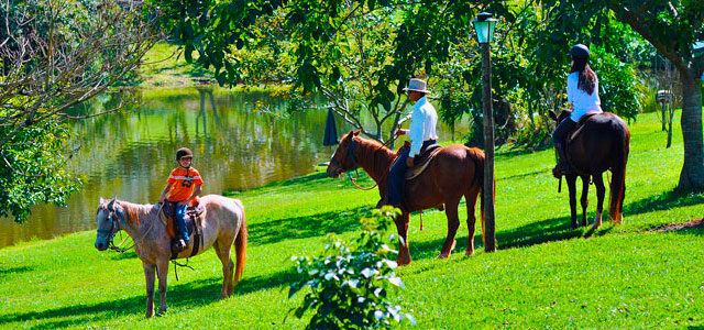 Passeio a cavalo no Hotel Fazenda Areia que Canta