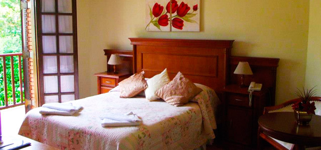 Linda decoração e localização prestigiada. Pousada das Hortênsias - Ano Novo 2015