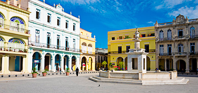 Cuba: Plaza Vieja.