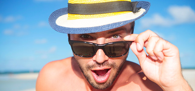Pensando em visitar uma praia de nudismo? Estamos de oooooolho!