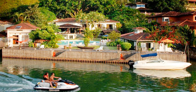 Explore os lindos cenários que envolvem o charmoso Angra dos Reis Boutique Hotel.
