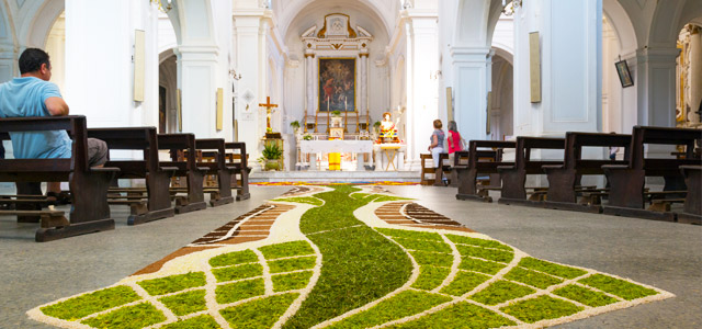 Lembre-se de passar na Igreja antes de viajar nesse Corpus Christi 2015.