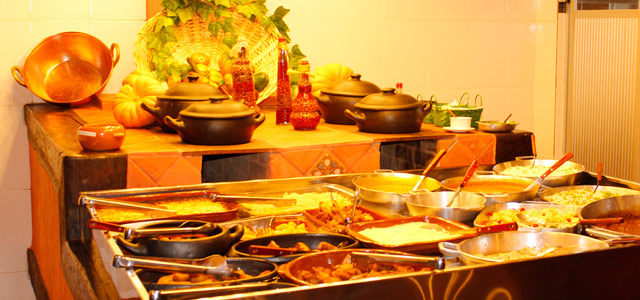 A melhor culinária está no Parque do Avestruz Hotel Fazenda