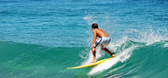 Surf na praia do Francês - Praias de Alagoas