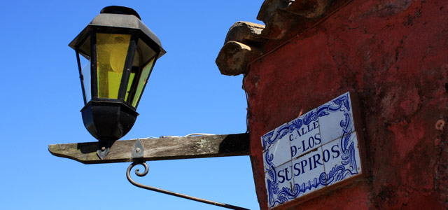 colonia-del-sacramento-calle-de-los-suspiros-zarpo-magazine