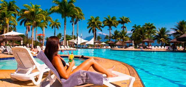 drink-piscin-Vila-Gale-Eco-Resort-de-Angra-zarpo-magazine