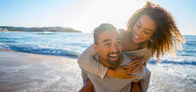 casal-praia-zarpo-magazine
