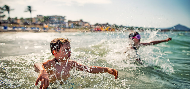criancas-praia-zarpo-magazine