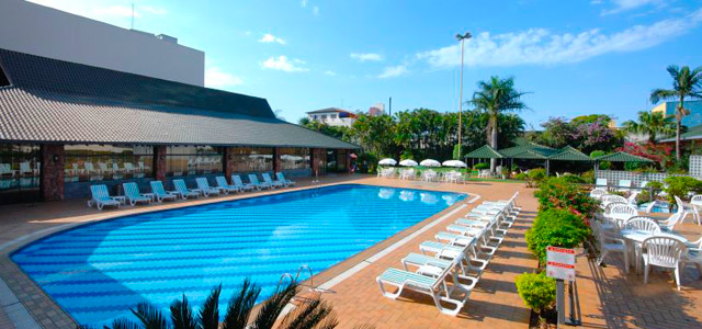 Golden Tulip Internacional Foz: hotel em Foz do Iguaçu com excepcional infraestrutura. Possui piscina, sauna, apartamentos aconchegantes e 2 restaurantes