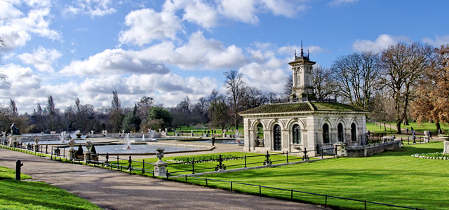 350 hectares de puro verde para aquele passeio matinal, mesmo que o sol não pareça muito convidativo, é algo que vale a pena no Hyde Park, um dos mais conhecidos pontos turísticos de Londres