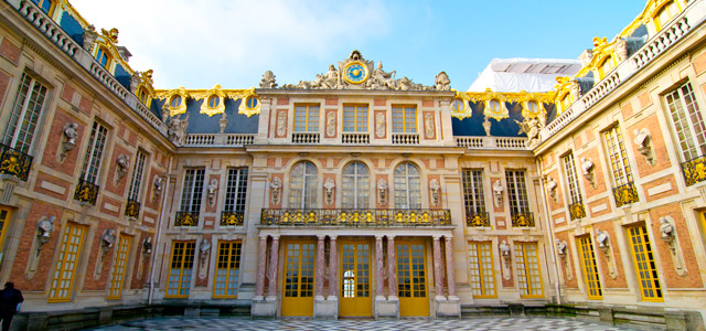 O Palácio de Versalhes servirá de cenário para suas fotos durante sua lua de mel em Paris. Não deixe de visitá-lo