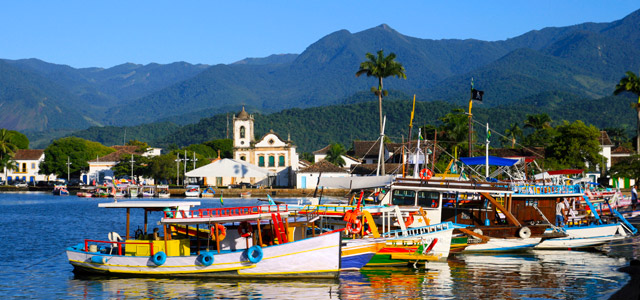 Paraty mantém intacta as construções coloniais que compõe a cidade a a tornam extremamente elegante e confortável. Veja esse e outros lugares do Rio de Janeiro para conhecer