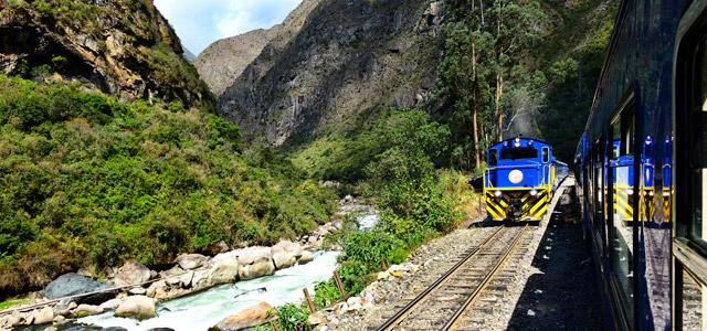 Para chegar a Machu Picchu você pode optar pelo trem e apreciar as paisagens