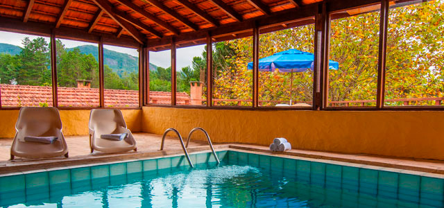 Piscina aquecida - Hotel Ninho do Falcão