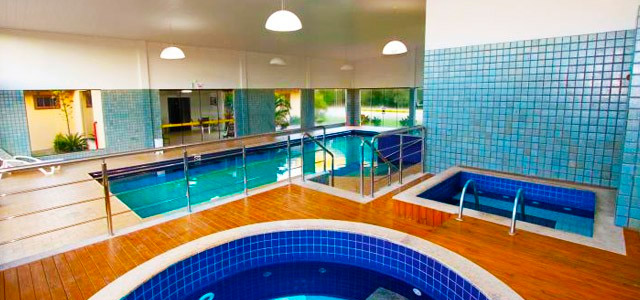 piscina-interna-aquatico-aguas-de-Palmas-Resort-zarpo-magazine