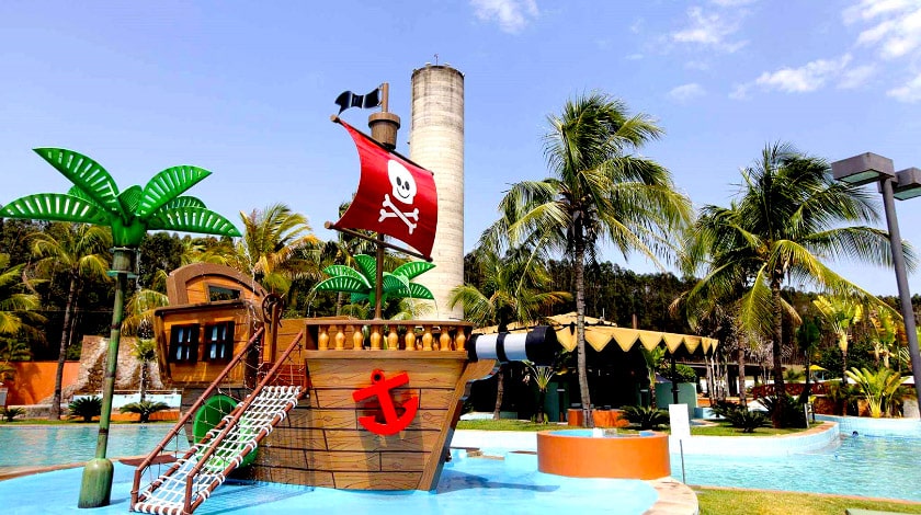 Blue Tree Park Lins - Navio Pirata