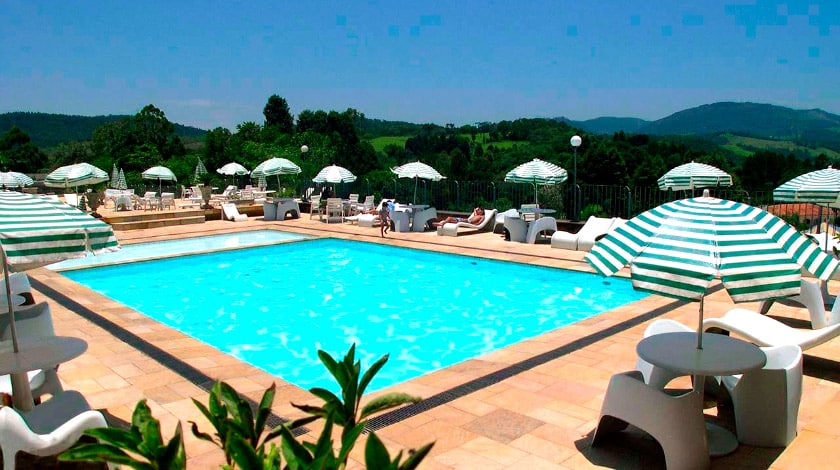 Área da piscina do Hotel Cabreúva Resort