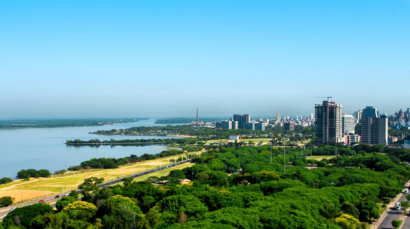 Vista geral de Porto Alegre. Viajar em novembro.