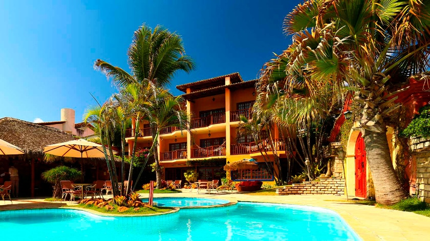 Vista das piscina e sacadas do Manary Praia Hotel