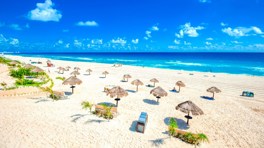 Vista geral da Playa Delfines, em Cancun, ideal para curtir o Caribe com crianças