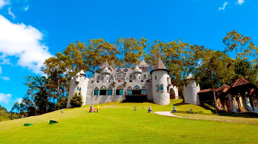 Castelo Medieval do Parc Magique, no Magique Le Canton