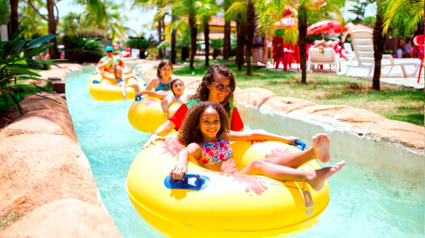 Rio lento do Barretos Country Thermas Park, em um ótimo resort para passar o Carnaval no interior