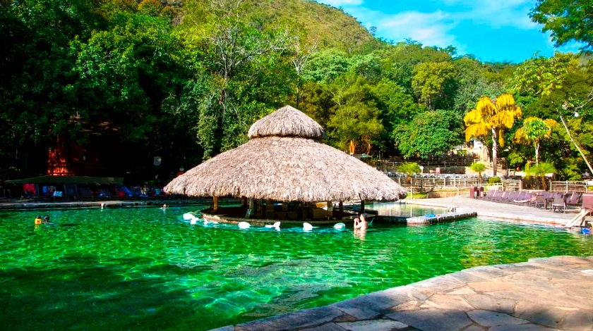 Bar molhado no Parque das Fontes, no Rio Quente Resorts