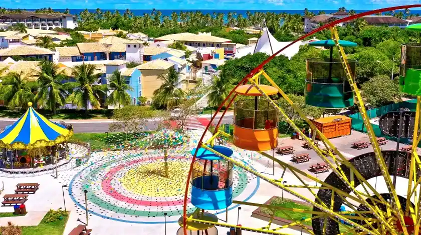 Roda-gigante e carrossel, atrações da Vila Nova da Praia
