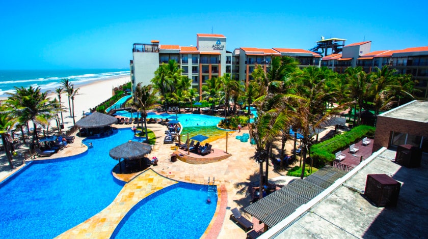 Piscina do Acqua Beach Park Resort, em Aquiraz, Ceará.