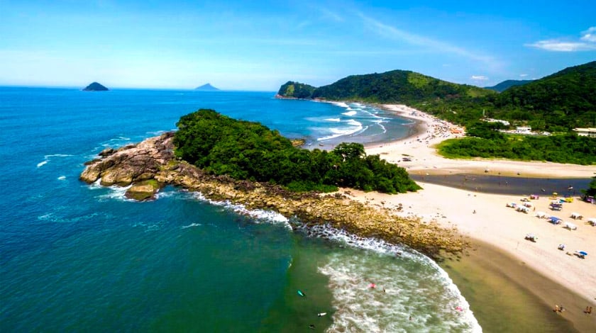 Praia de Camburi, em São Sebastião, no Litoral Norte de SP