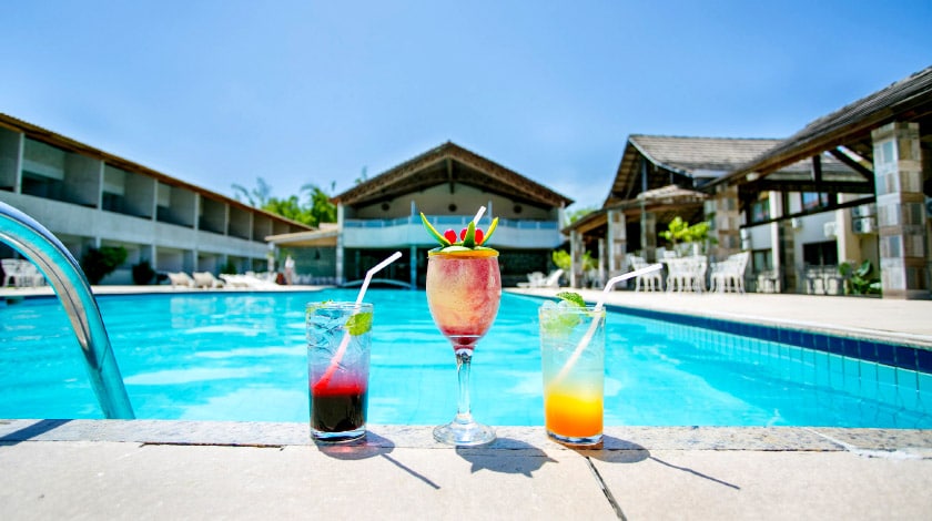 Drinks na beira da piscina principal