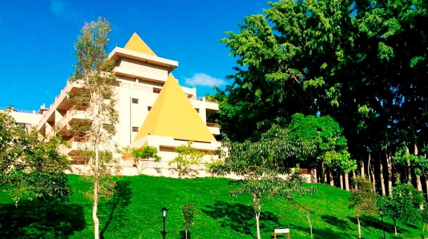 Fachada do Hotel Fazenda Pirâmides