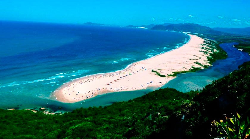 Praia Guarda do Embaú, em Santa Catarina