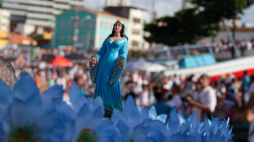 Imagem de Iemanjá durante a celebração da festa desse orixá em Salvador, na Bahia.